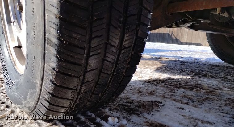 image for item DV6622 1993 GMC Suburban 1500 SLE SUV