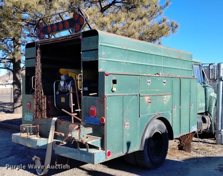 image for item DV6634 1983 International 1724 utility / service truck