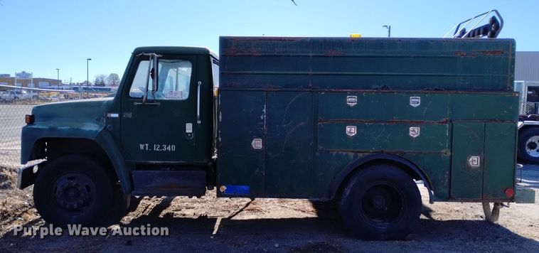 image for item DV6634 1983 International 1724 utility / service truck
