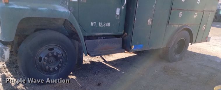 image for item DV6634 1983 International 1724 utility / service truck