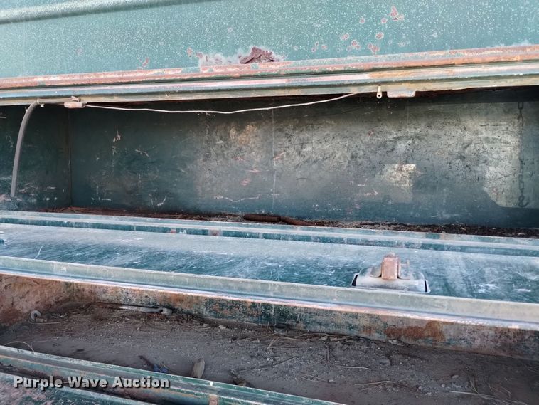 image for item DV6634 1983 International 1724 utility / service truck