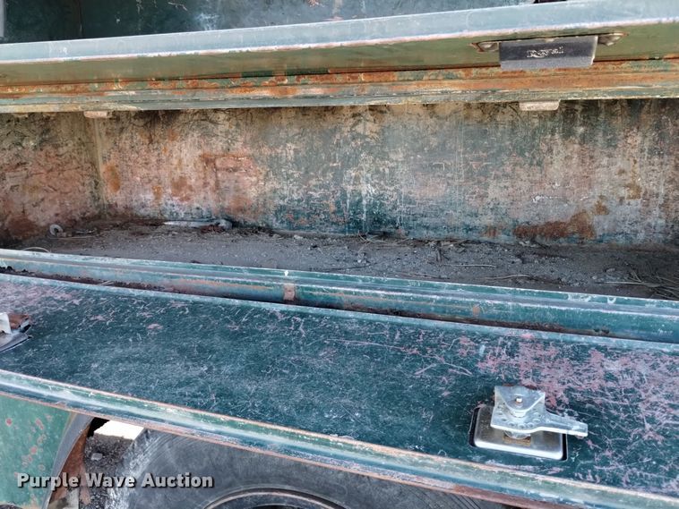 image for item DV6634 1983 International 1724 utility / service truck