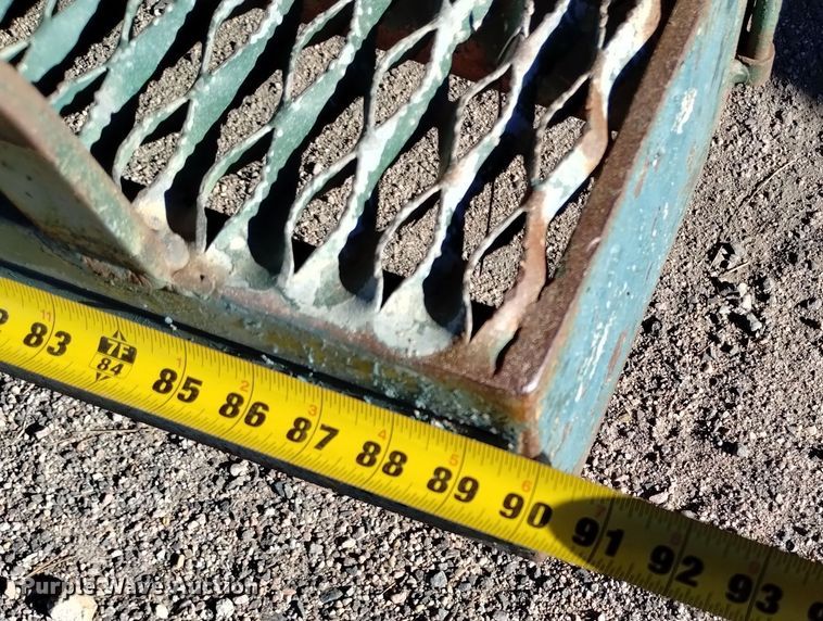 image for item DV6634 1983 International 1724 utility / service truck