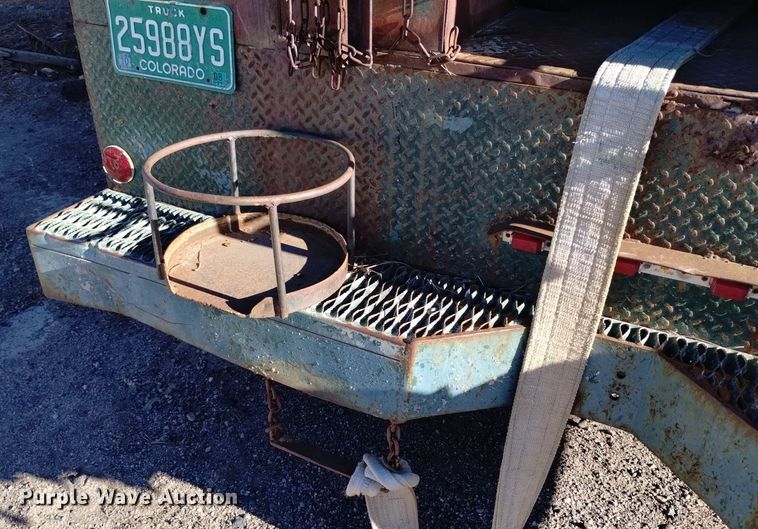 image for item DV6634 1983 International 1724 utility / service truck