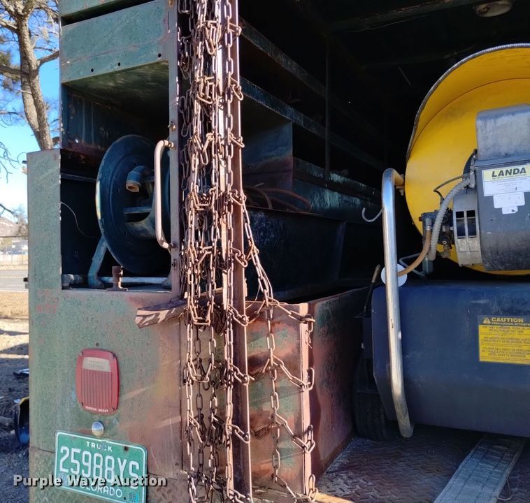 image for item DV6634 1983 International 1724 utility / service truck