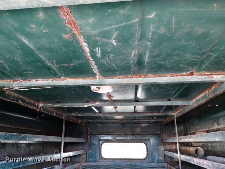 image for item DV6634 1983 International 1724 utility / service truck