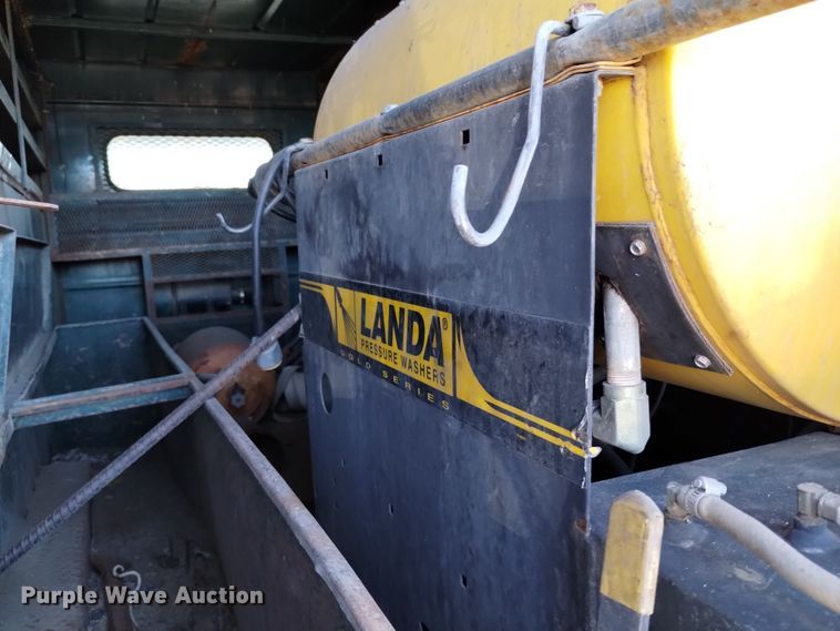 image for item DV6634 1983 International 1724 utility / service truck