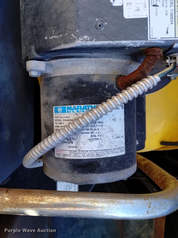 image for item DV6634 1983 International 1724 utility / service truck