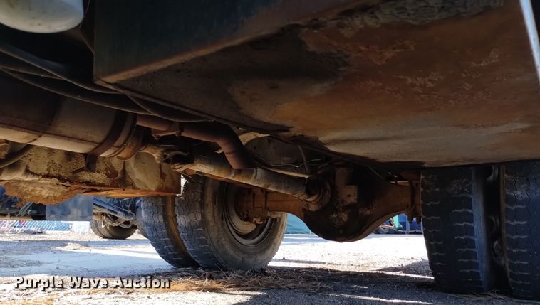 image for item DV6634 1983 International 1724 utility / service truck