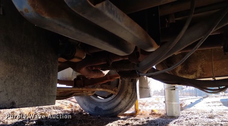 image for item DV6634 1983 International 1724 utility / service truck