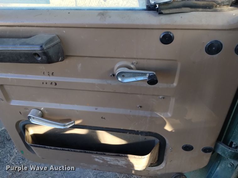 image for item DV6634 1983 International 1724 utility / service truck