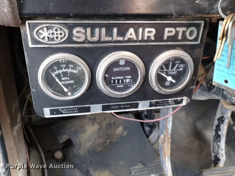 image for item DV6634 1983 International 1724 utility / service truck