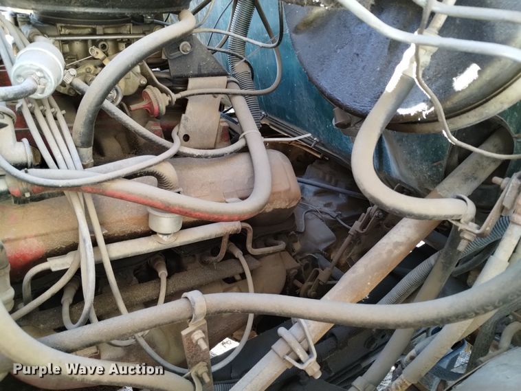 image for item DV6634 1983 International 1724 utility / service truck