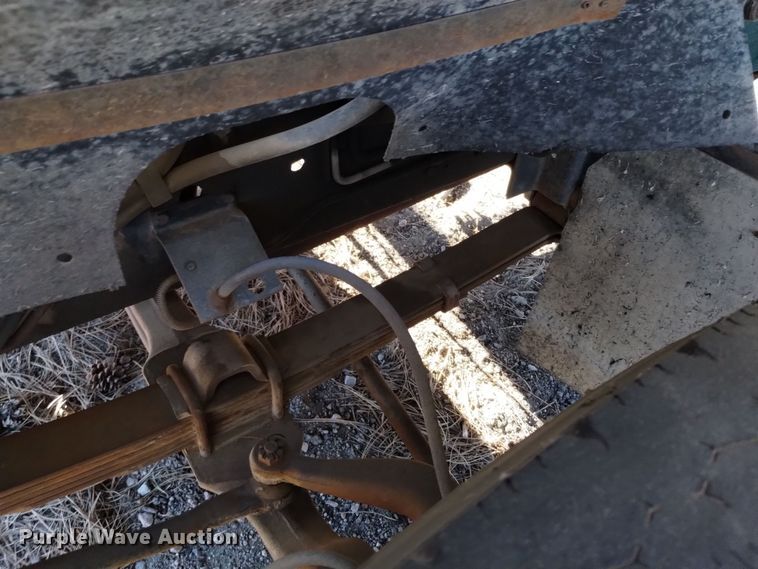 image for item DV6634 1983 International 1724 utility / service truck