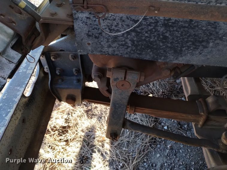 image for item DV6634 1983 International 1724 utility / service truck