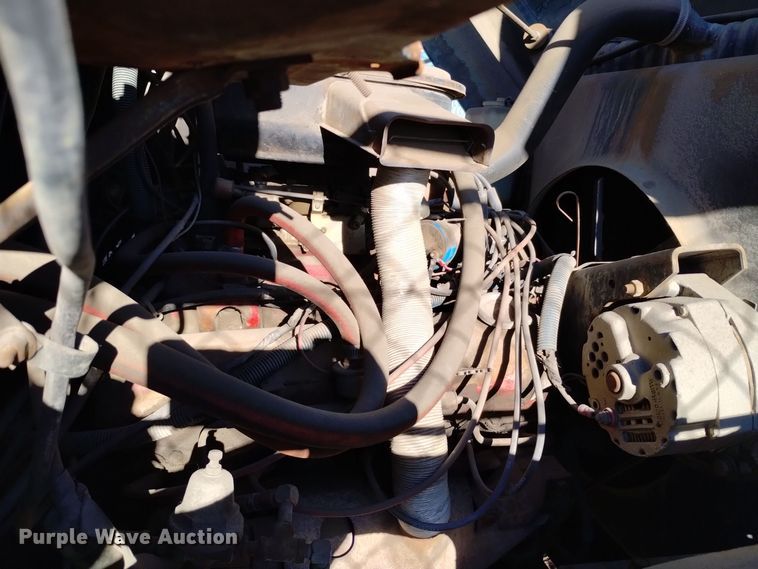 image for item DV6634 1983 International 1724 utility / service truck