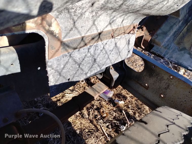 image for item DV6634 1983 International 1724 utility / service truck