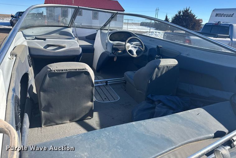 image for item DX3940 Bayliner Capri 2050 LS boat