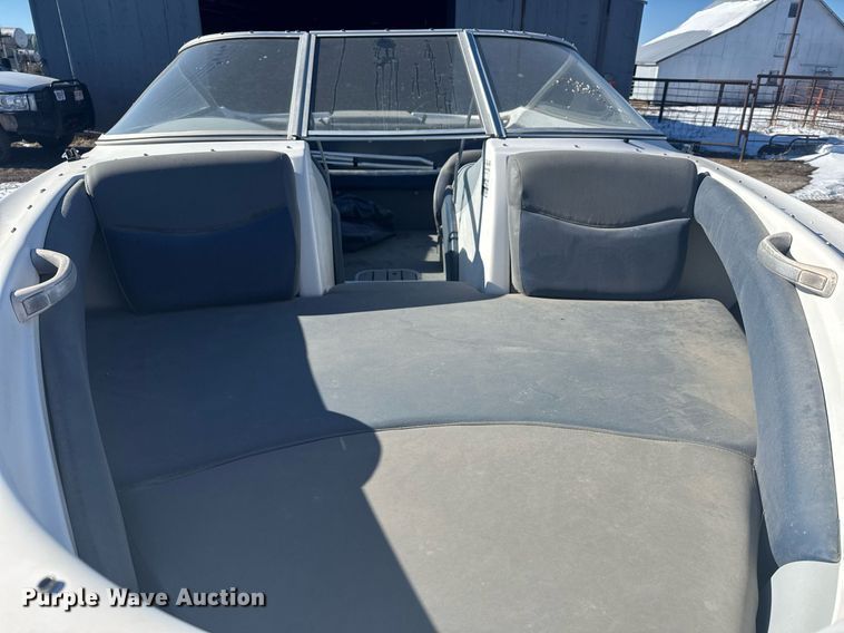 image for item DX3940 Bayliner Capri 2050 LS boat