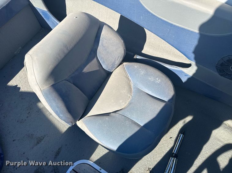 image for item DX3940 Bayliner Capri 2050 LS boat