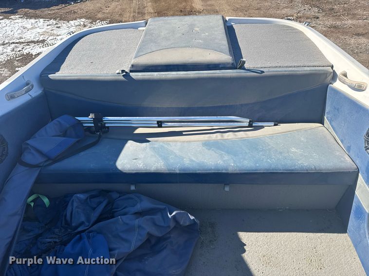 image for item DX3940 Bayliner Capri 2050 LS boat