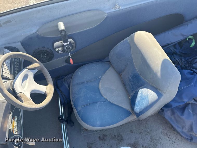 image for item DX3940 Bayliner Capri 2050 LS boat