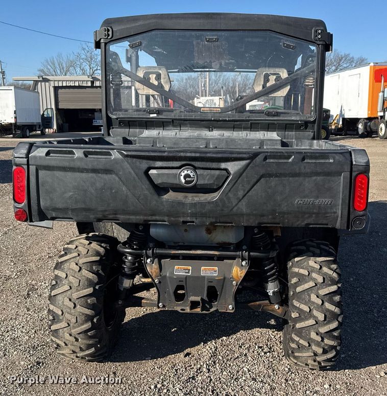image for item EG2399 2018 Can-Am 8SJA utility vehicle