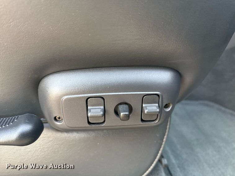 image for item EG2435 2005 Dodge Ram 1500 Quad Cab pickup truck