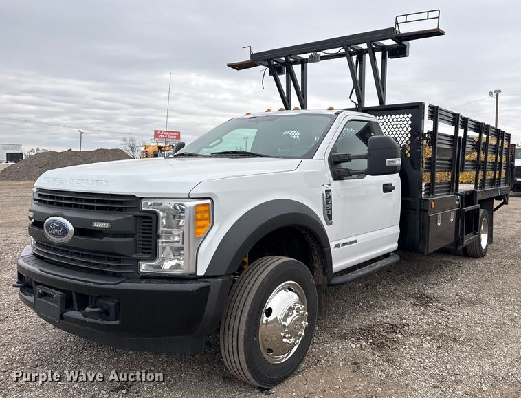 image for item EG2467 2017 Ford F550 flatbed truck