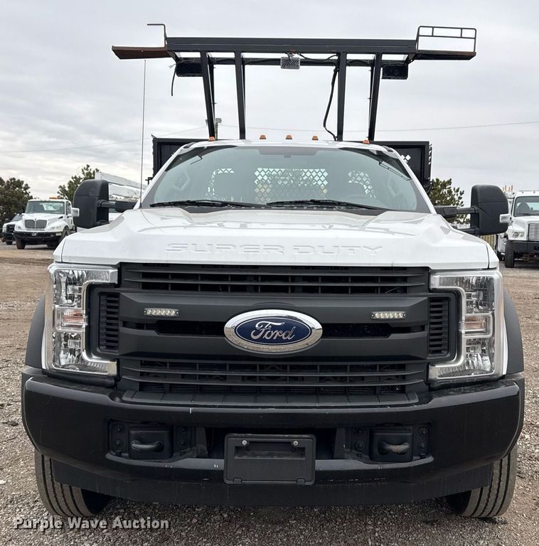image for item EG2467 2017 Ford F550 flatbed truck