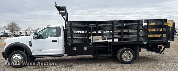 image for item EG2467 2017 Ford F550 flatbed truck