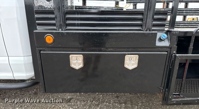 image for item EG2467 2017 Ford F550 flatbed truck