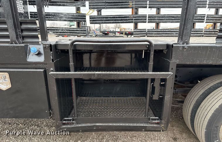 image for item EG2467 2017 Ford F550 flatbed truck