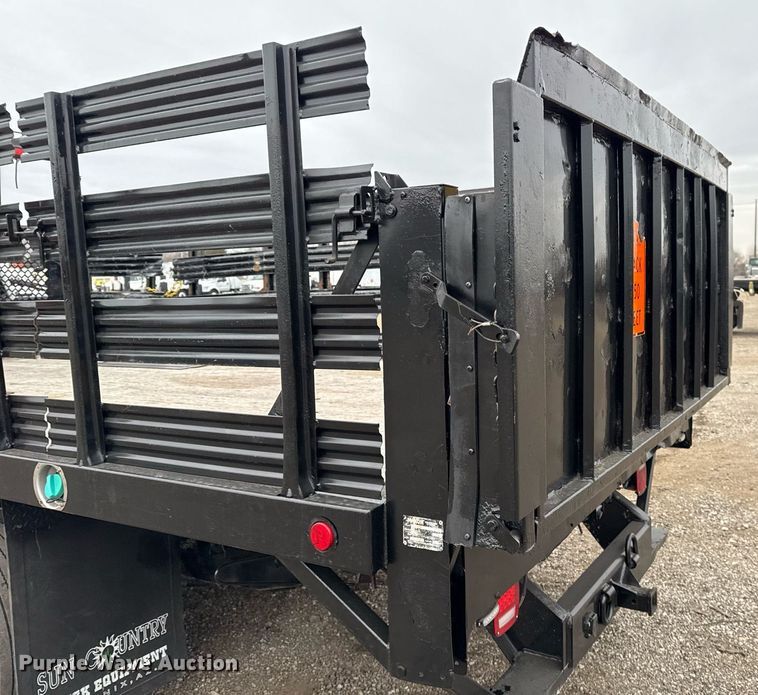 image for item EG2467 2017 Ford F550 flatbed truck