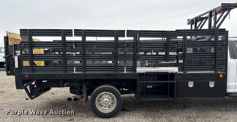 image for item EG2467 2017 Ford F550 flatbed truck