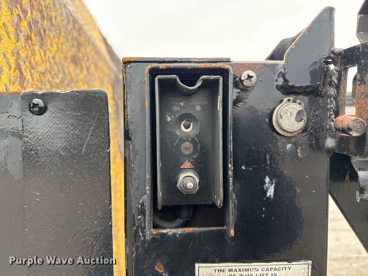 image for item EG2467 2017 Ford F550 flatbed truck