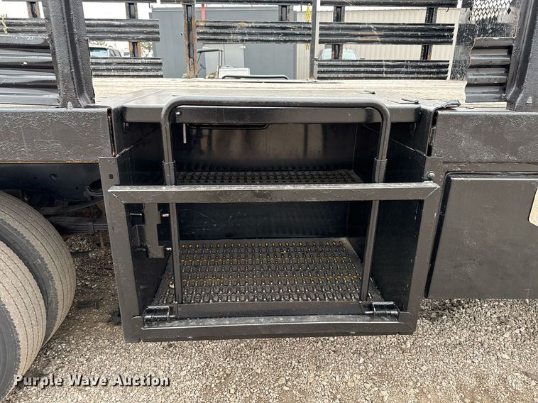 image for item EG2467 2017 Ford F550 flatbed truck