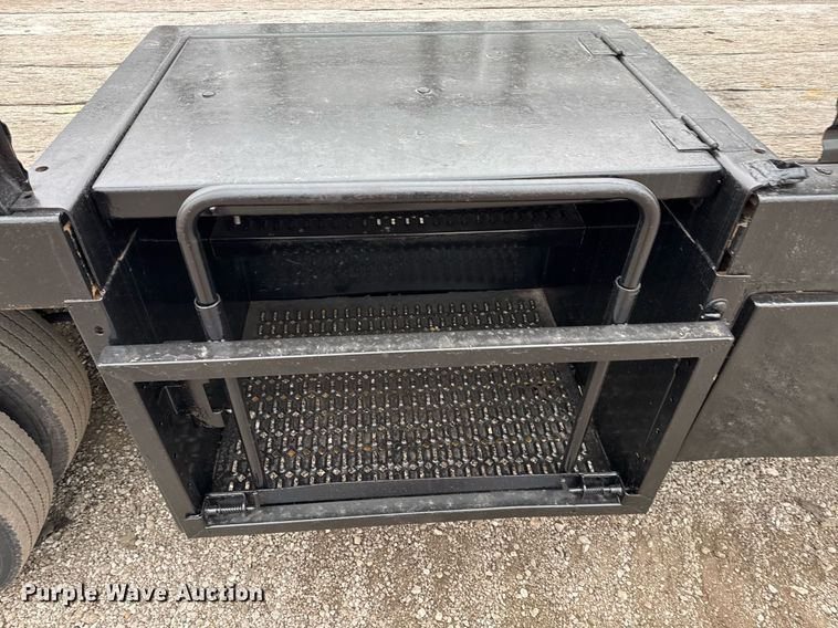 image for item EG2467 2017 Ford F550 flatbed truck