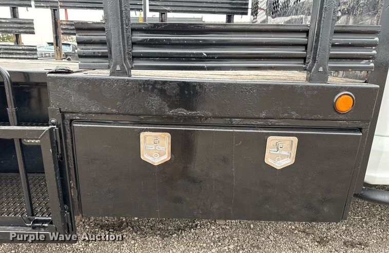 image for item EG2467 2017 Ford F550 flatbed truck