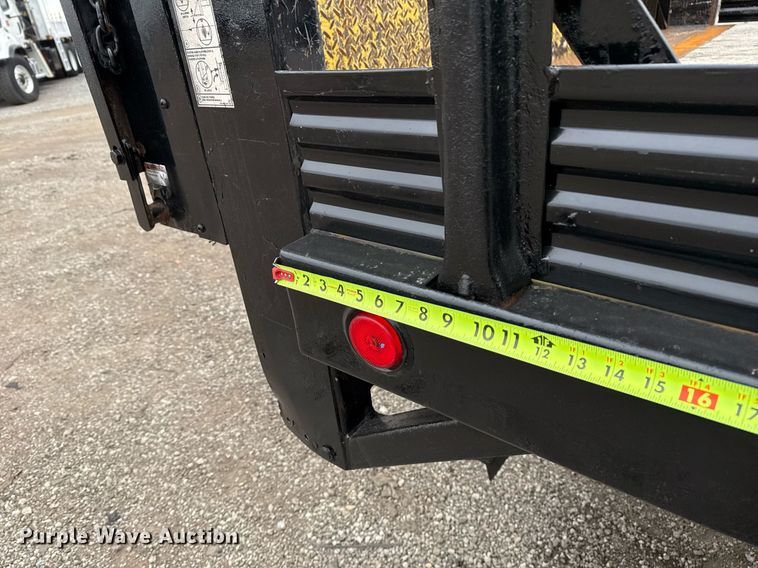 image for item EG2467 2017 Ford F550 flatbed truck