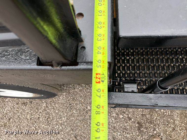 image for item EG2467 2017 Ford F550 flatbed truck