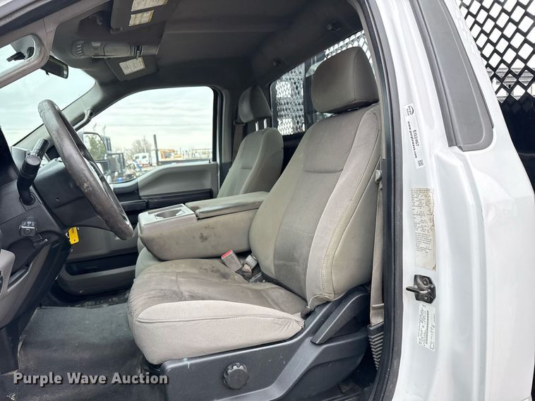 image for item EG2467 2017 Ford F550 flatbed truck