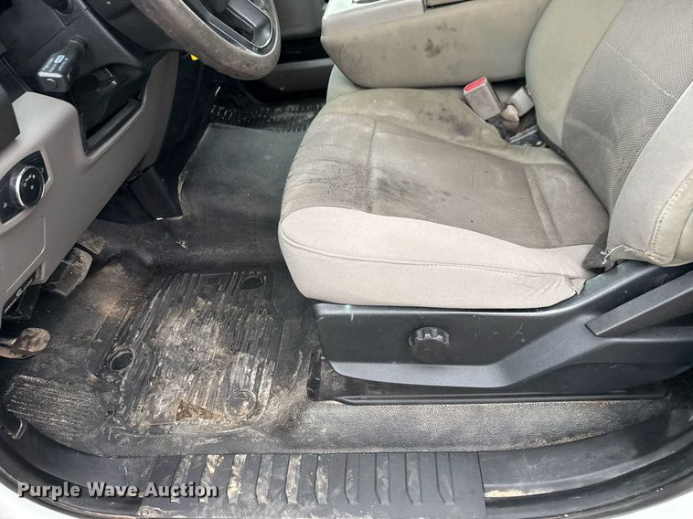 image for item EG2467 2017 Ford F550 flatbed truck