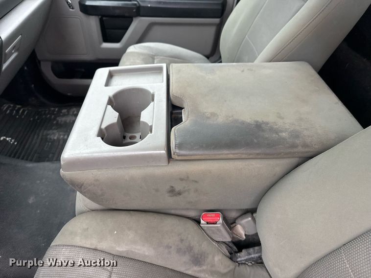 image for item EG2467 2017 Ford F550 flatbed truck