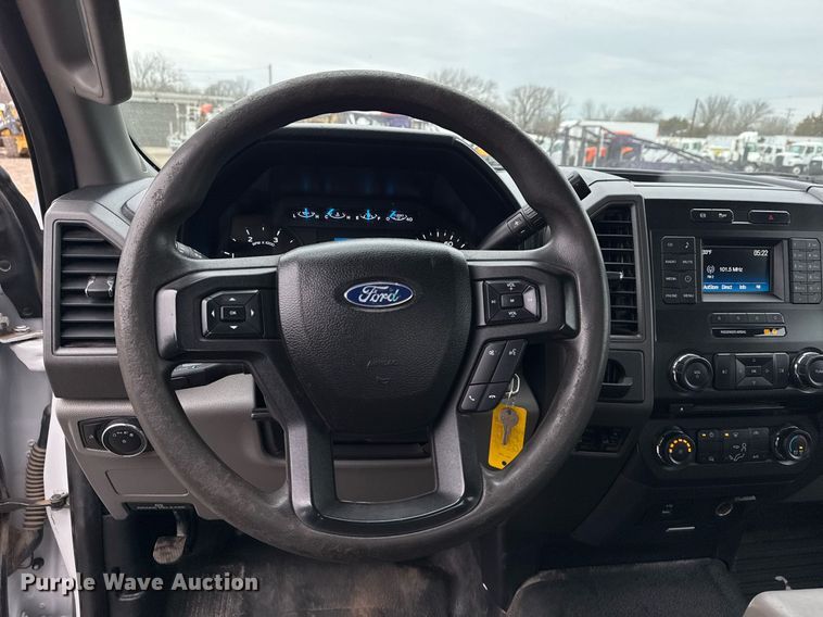 image for item EG2467 2017 Ford F550 flatbed truck