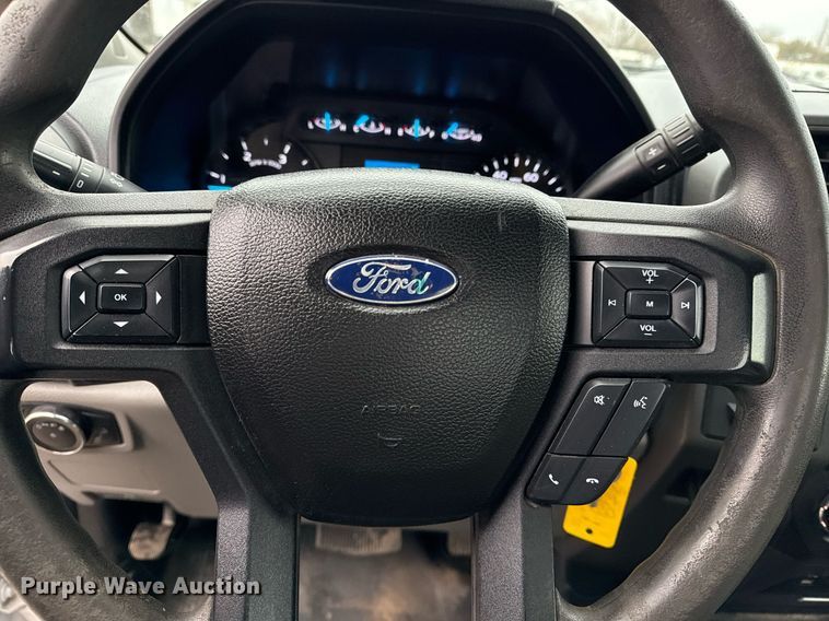 image for item EG2467 2017 Ford F550 flatbed truck