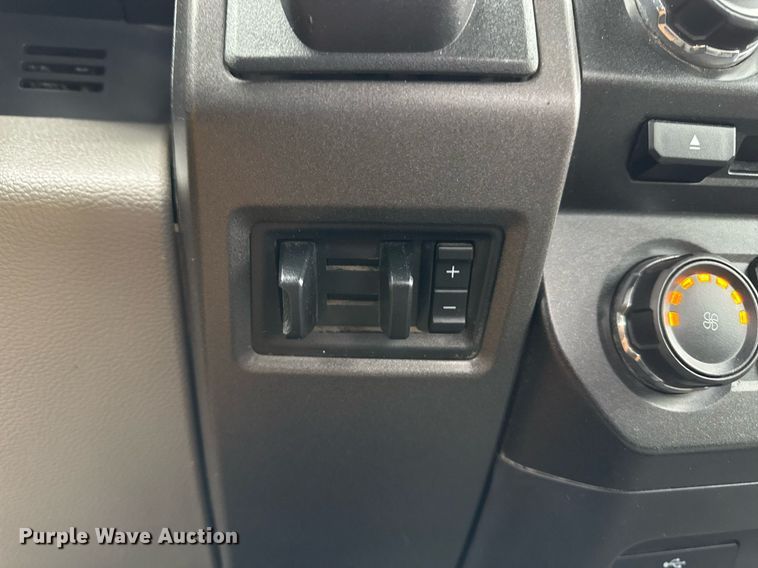 image for item EG2467 2017 Ford F550 flatbed truck