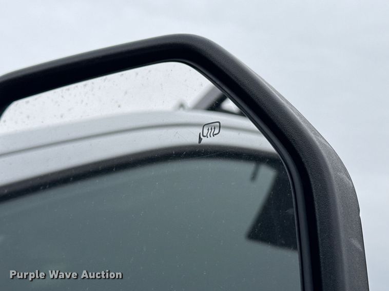 image for item EG2467 2017 Ford F550 flatbed truck