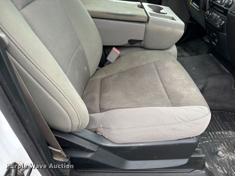 image for item EG2467 2017 Ford F550 flatbed truck