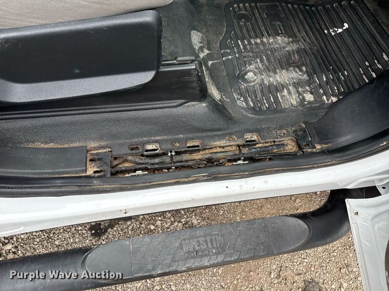 image for item EG2467 2017 Ford F550 flatbed truck